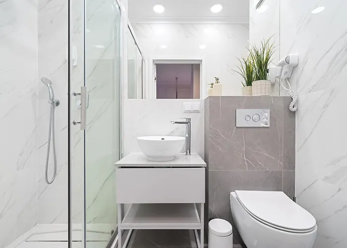 Urban Chic - Luxury For Up To 20 Guests In Mennica Residence, Center شقة وارسو